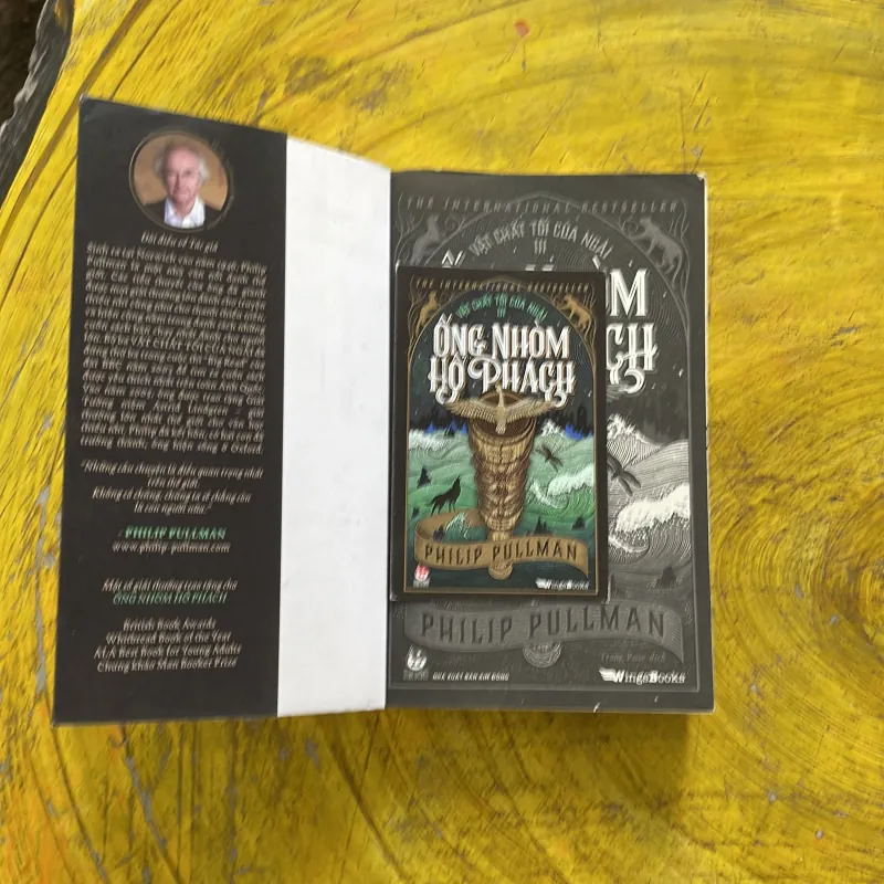 ỐNG NHÒM HỔ PHÁCH VẬT CHẤT TỐI CỦA NGÀI III - PHILIP PULLMAN 937473