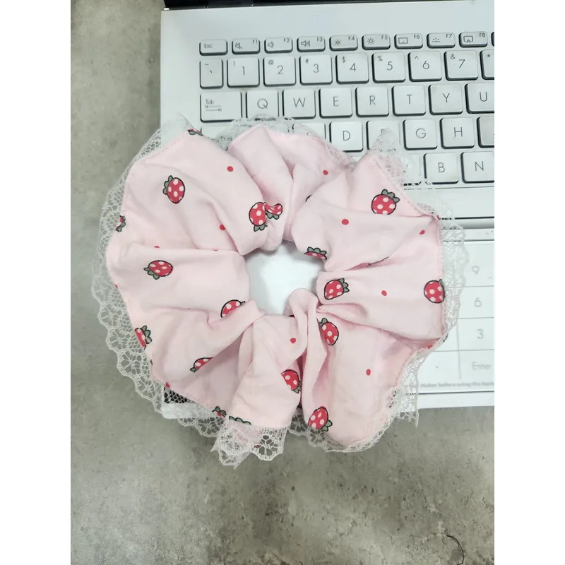 Cột tóc dâu hồng 726677