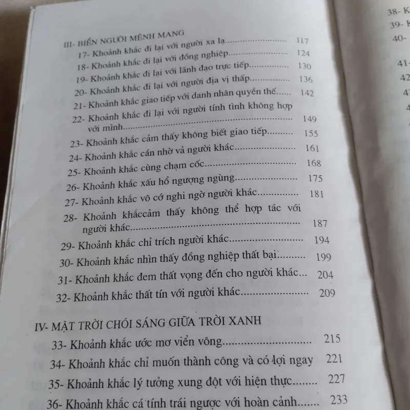 Cuốn sách "99 Khoảnh Khắc Đời Người" của Trương Tử Văn  761699