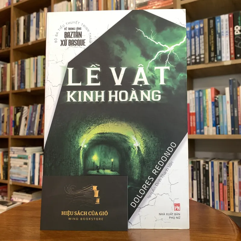 Lễ vật kinh hoàng - Dolores Redondo 693543