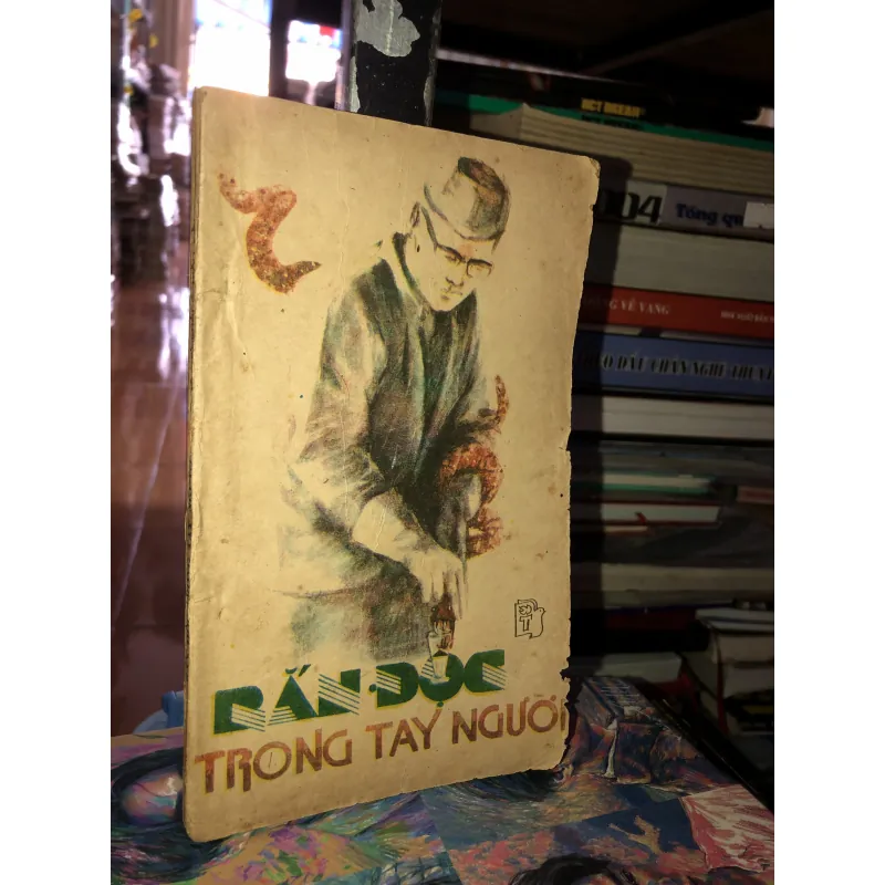 Rắn độc trong tay người - Lê Phú Khải & Trần Đồng Minh 973946