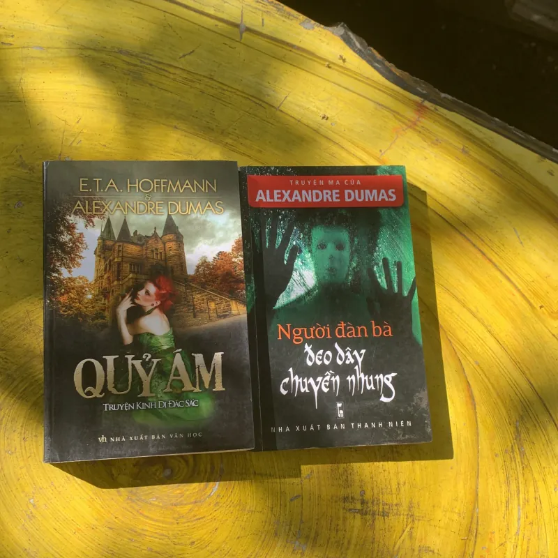 COMBO QUỶ ÁM & NGƯỜI ĐÀN BÀ ĐEO DÂY CHUYỀN NHUNG  783383