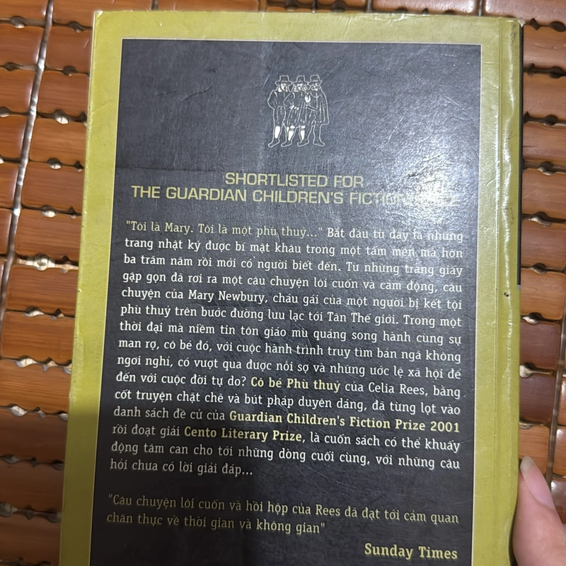 Cô bé phù thuỷ - Celia Rees 519042