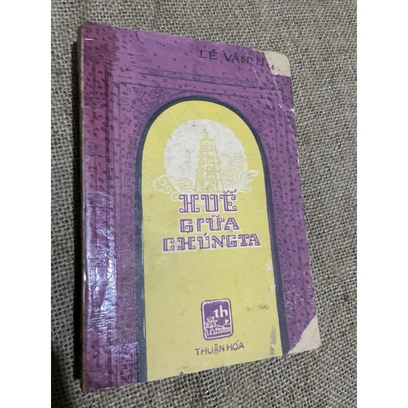 Huế giữa chúng ta - Lê Văn Hảo  712474