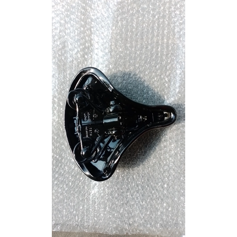 Yên xe đạp Nhật bãi JAPAN bền bỉ theo thời gian  358704