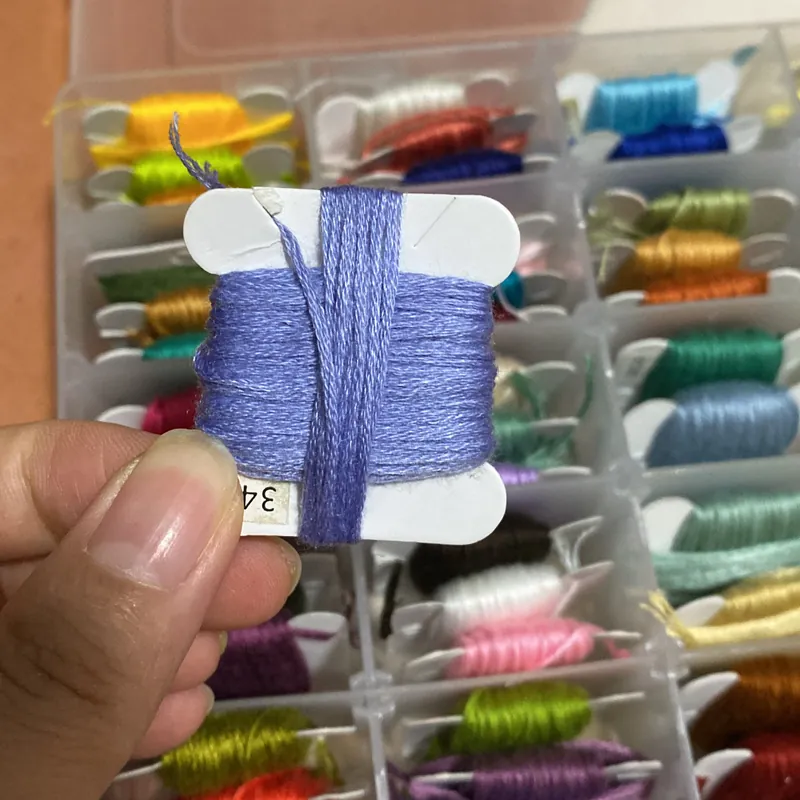 Hộp chỉ thêu kèm khung gỗ tròn 733038