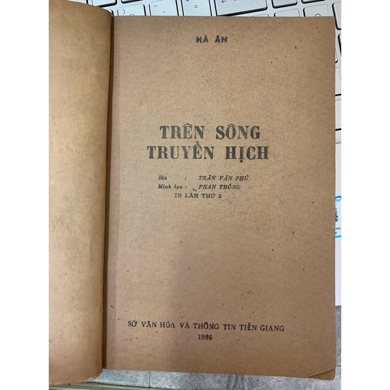 TRÊN SÔNG TRUYỀN HỊCH - HÀ ÂN 547524