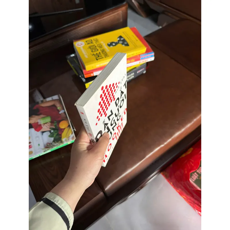 DẪN DẮT NGƯỜI DÙNG (HOOKED) – CÁCH TẠO SẢN PHẨM KHIẾN KHÁCH HÀNG NGHIỆN- K4 1023042