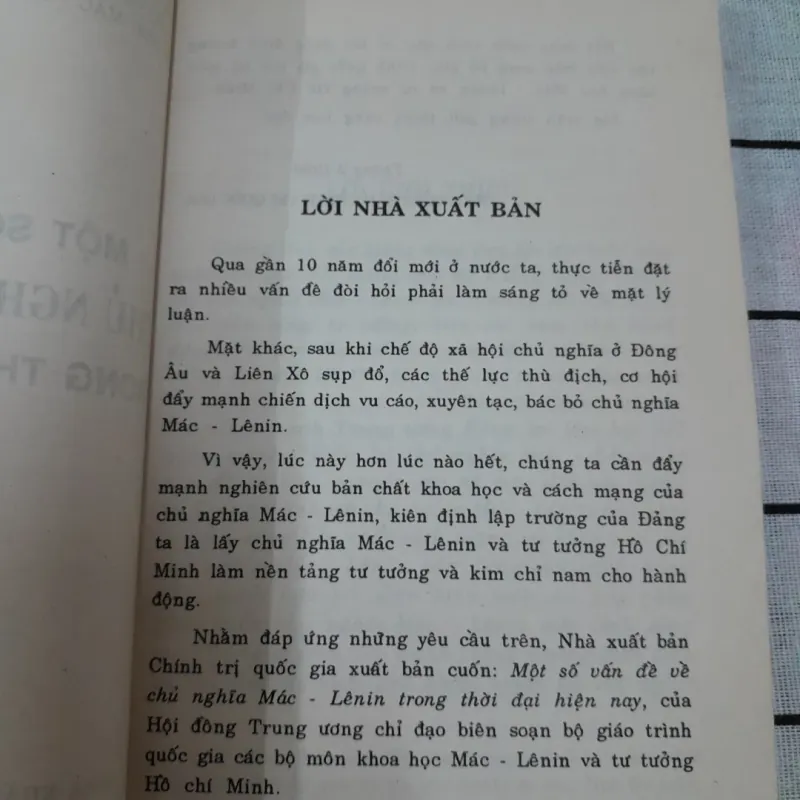 Một số vấn đề về Chủ Nghĩa Mac-Lênin hiện nay. Hội đồng Chỉ đạo trung ương biên soạn 572384