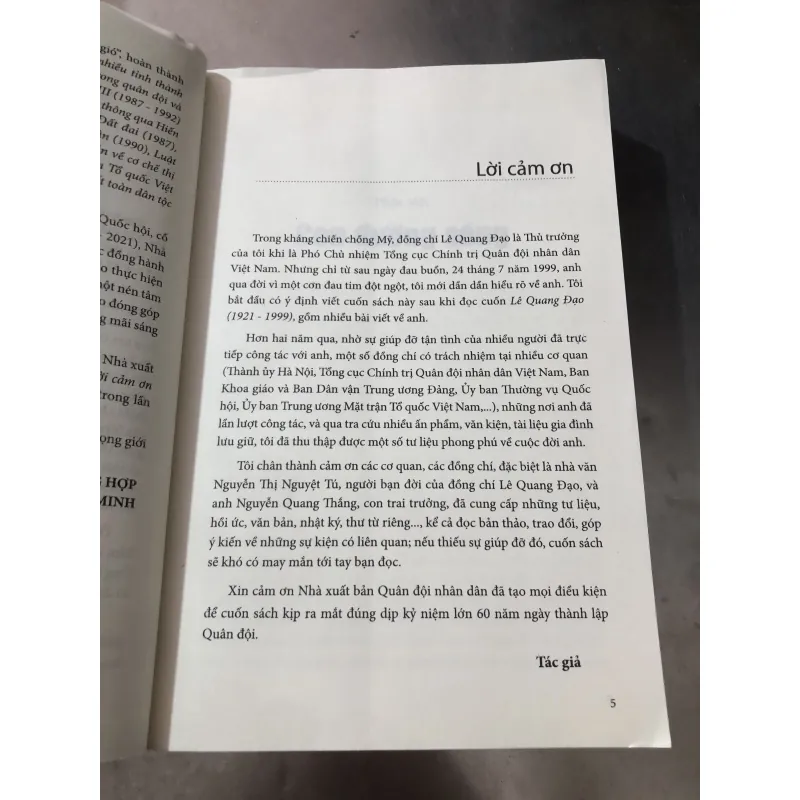Người lữ hành lặng lẽ của tác giả Hữu Mai 977552