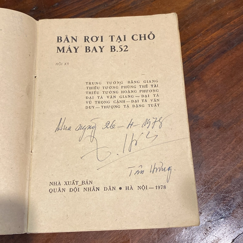 BẮN RƠI TẠI CHỖ MÁY BAY B.52, HỒI KÝ (XB 1977) 504565