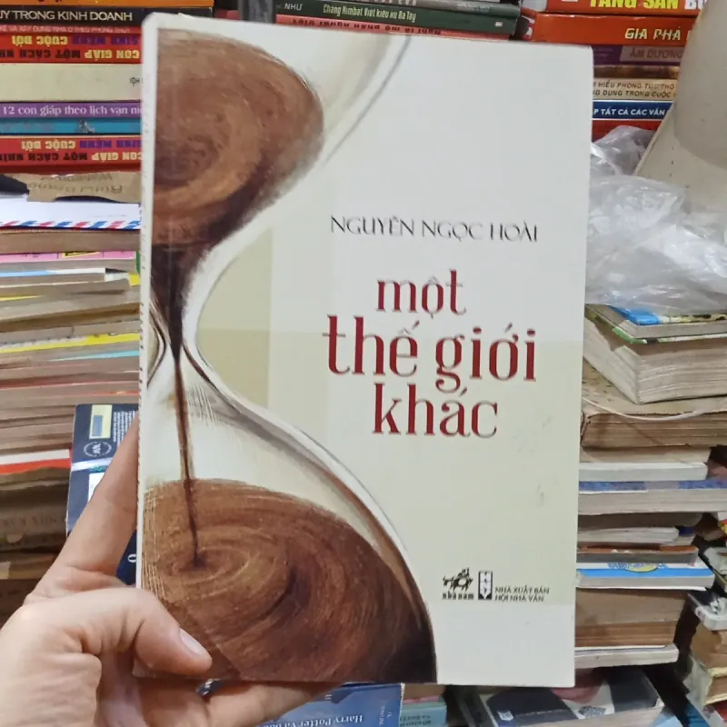 Một Thế Giới Khác - Nguyễn Ngọc Hoài  796250