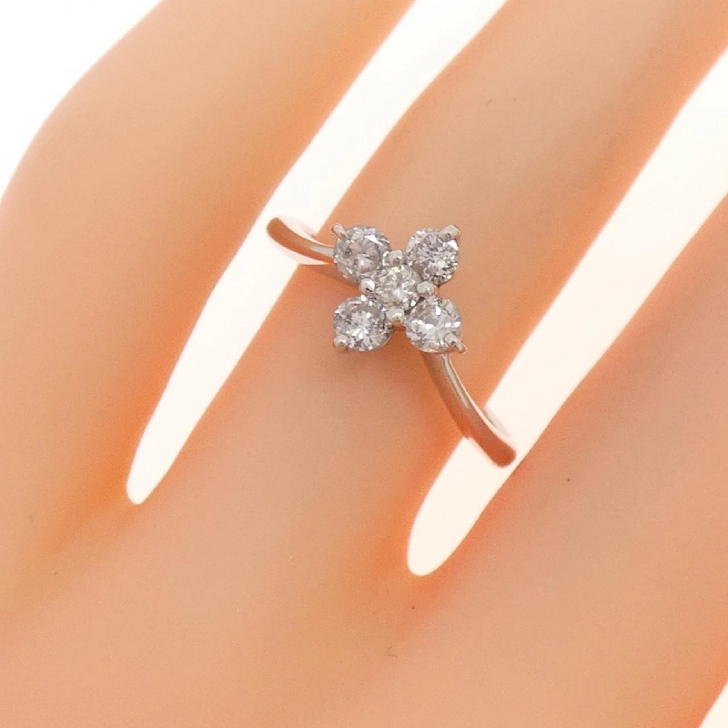 Nhẫn kim cương hoa PT900 0.51CT 670212