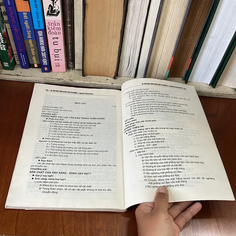 II Sách Khoa Học: Đi Tìm Nền Tảng Khoa Học Tự Nhiên - Nguyễn Thành Hưng - 2001 569559