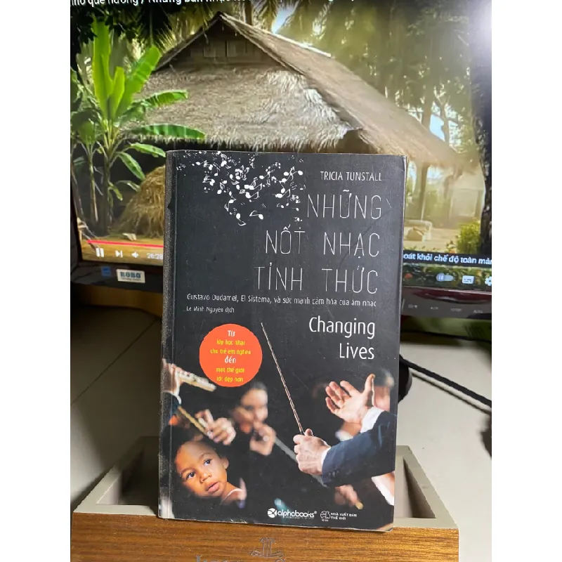 Những Nốt Nhạc Tỉnh Thức- Tác giả Tricia Tunstall -NXB Thế Giới- Năm XB10-2016 - Sách lưu kho giấy ố theo thời gian STB1522 Blogmeo 27525 587586