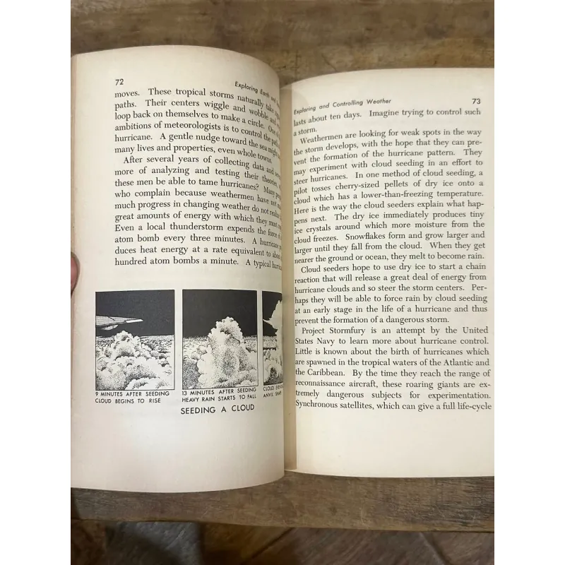 Exploring Earth and Space - Margaret O. Hyde 729019