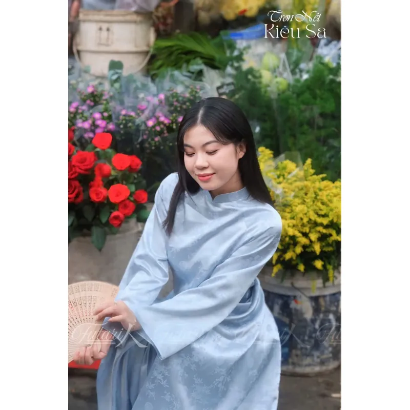 Váy cô dâu cổ cao dài tay chất liệu lụa màu trắng kem 737788