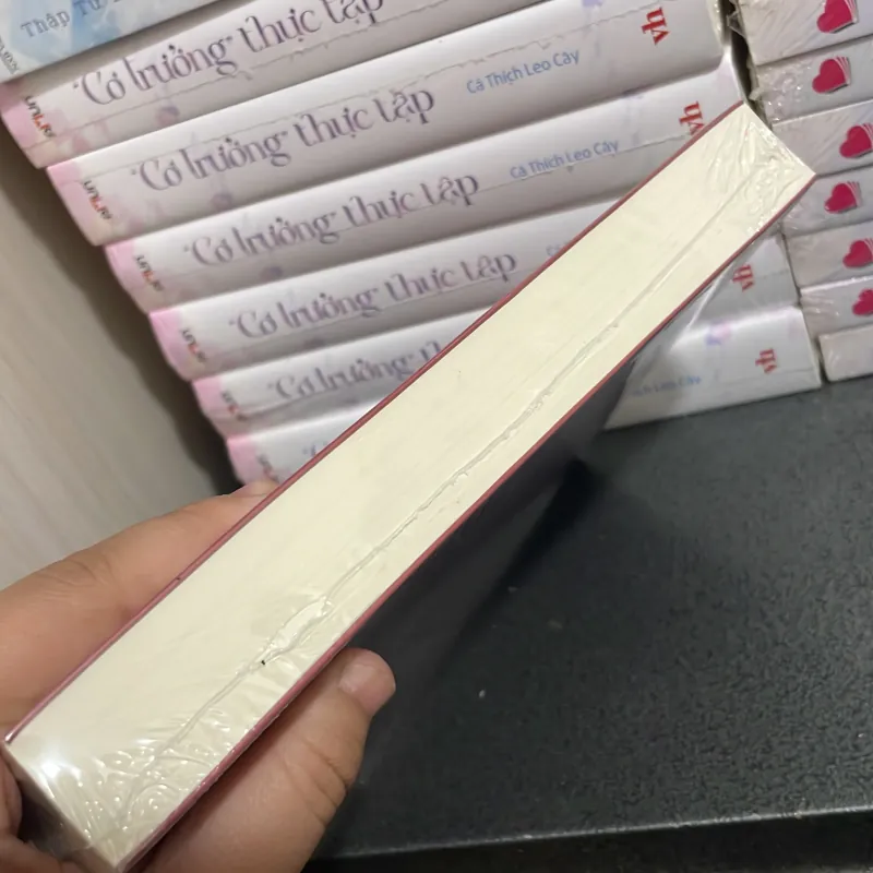 giữa thế gian muôn màu, tôi chọn vẽ chính tôi - Cao Lâm 998034