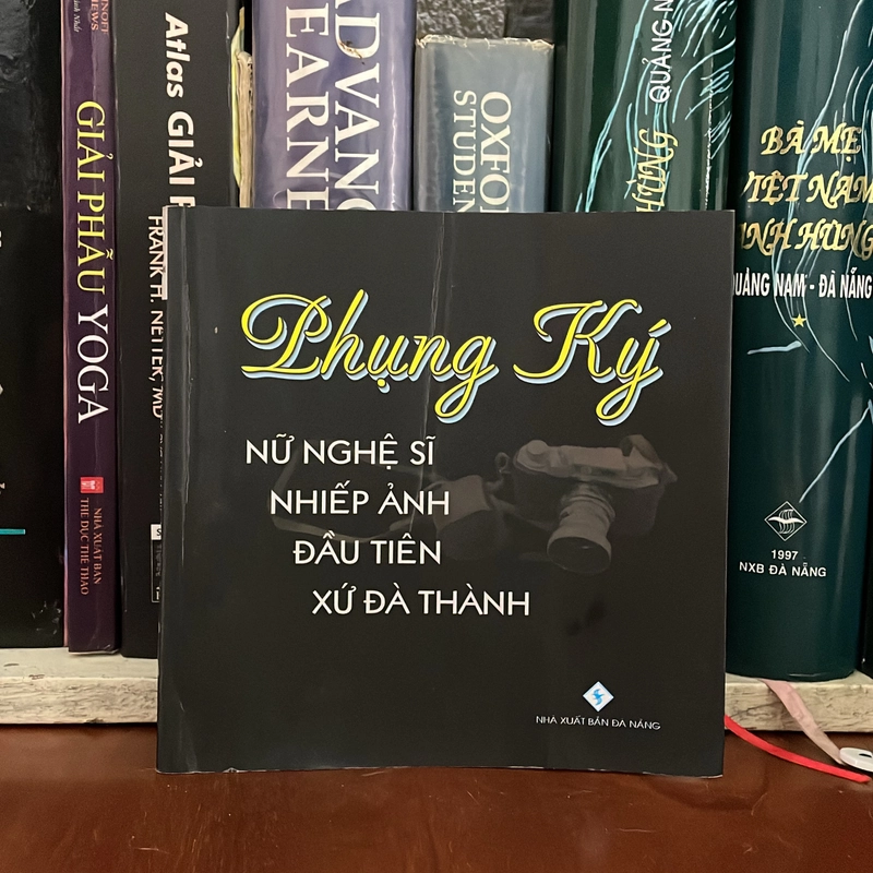 II Lịch Sử Nhân Vật: Phụng Ký _ Nữ Nghệ Sĩ Nhiếp Ảnh Đầu Tiên Xứ Đà Thành - 2010 547797
