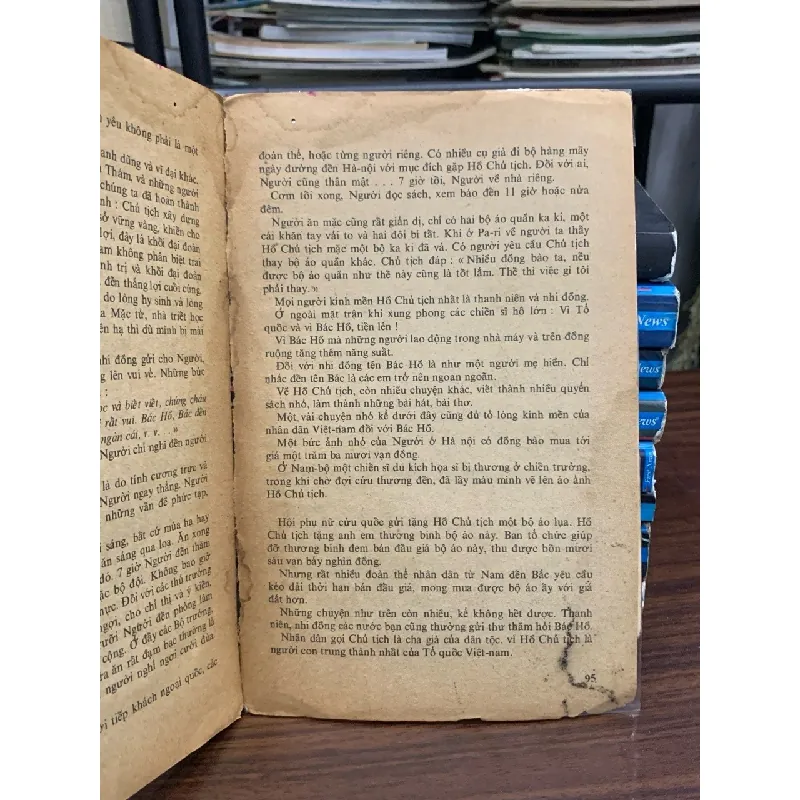 Những mẩu chuyện về đời hoạt động của Chủ tịch Hồ Chí Minh- Văn học giải phóng 674823