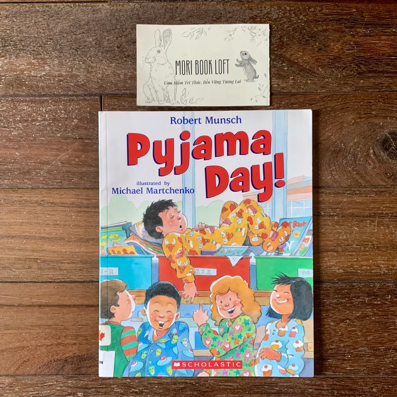 Sách ngoại văn Pyjama Day!, Used 492654