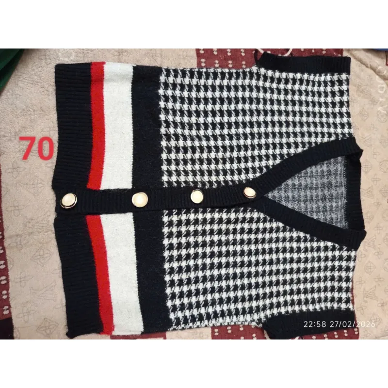 Áo size M còn mới  929742