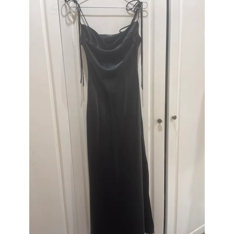 Đầm dài lụa, 2 dây, size L, chưa qua sử dụng. Giá 50k 754222