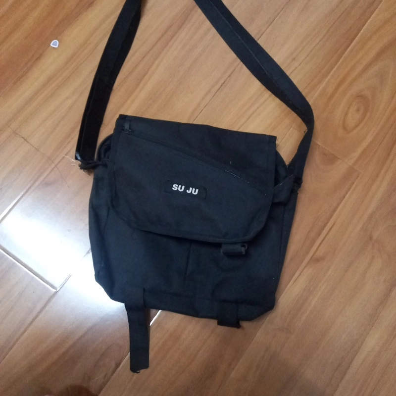 Túi đeo chéo, Vòng cổ, Dây đeo kính, Nhẫn, Kẹp tóc, Gương lược, Đệm ngón tay, Kính râm  474629