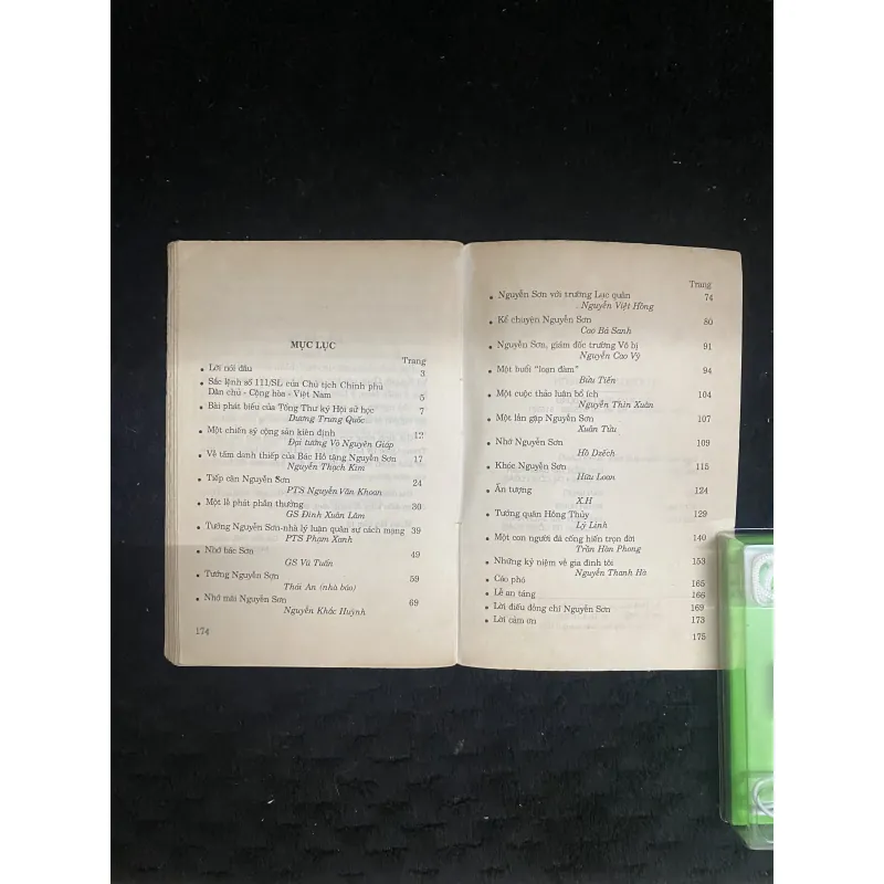 Tướng Nguyễn Sơn- có dấu, chữ ký của nxb 1031633