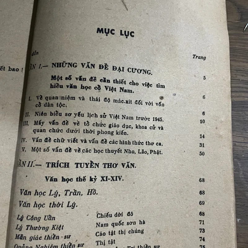 Tài liệu tham khảo văn học Việt Nam Từ thể kỷ XI đến giữa thế kỷ XVIII 1030290