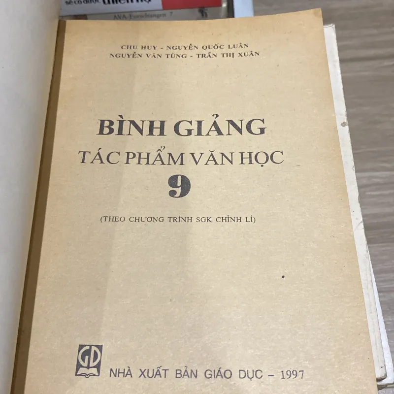 BÌNH GIẢNG TÁC PHẨM VĂN HỌC 9 (XB 1997) 994018