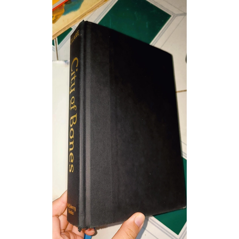 Cassandra Clare (#1 NYT Bestselling author) - City of Bones (Hardcover) 470387