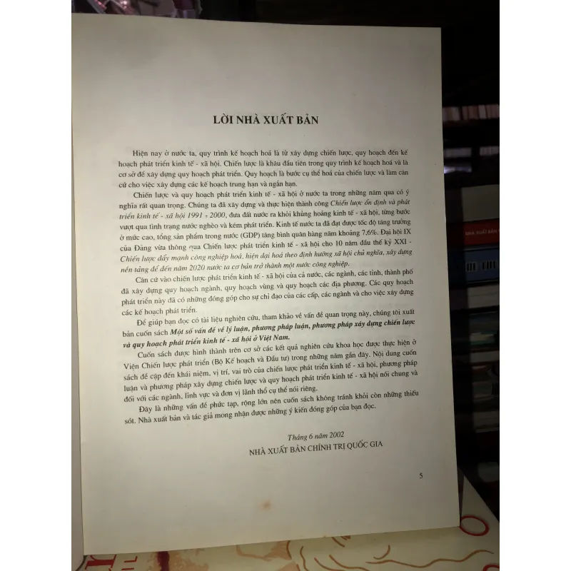 Một số vấn đề về lý luận, phương pháp luận, phương pháp xây dựng chiến lược… 754028