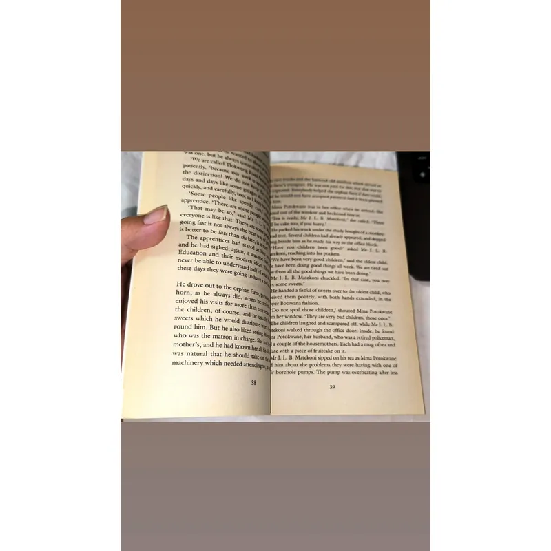 The No.1 Ladies Detective agency - Tears of the giraffe (Alexander McCall Smith) 732586