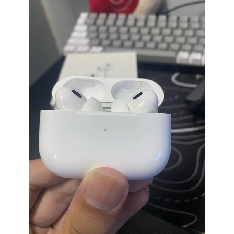 Air pods pro cũ tai phải bị chập chờn khi sạc  379138