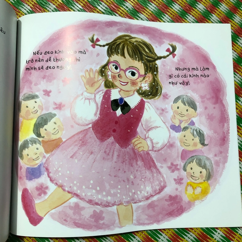 Ehon cho bé - Bí mật của kính cận ( mới 100% bìa 36k) 461181