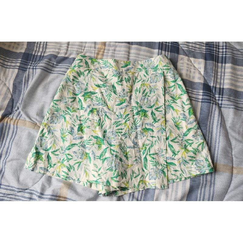 Chân váy Uniqlo in hình lá size S 58629