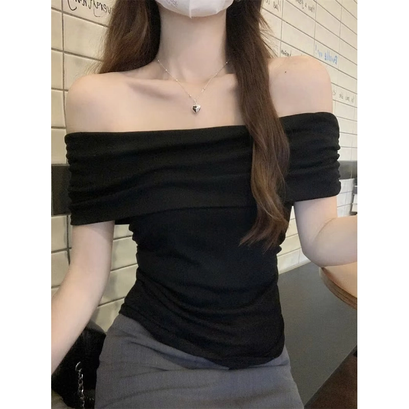 Áo bẹc vai size M còn mới. Chất thun gân dày đẹp 478932