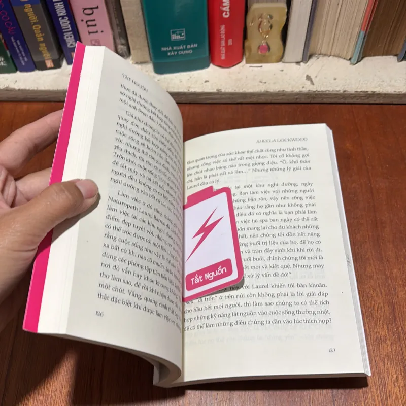 II Sách Kỹ Năng: Tắt Nguồn _ Bình Tĩnh Sống Dù Đời Náo Động - Angela Lockwood - 2021 791032