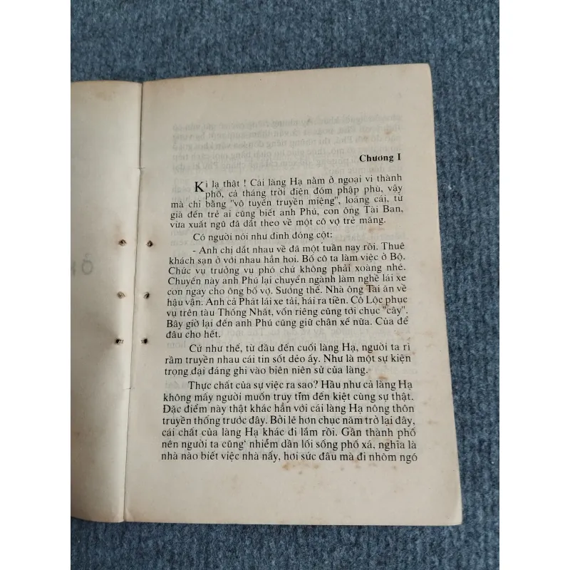 NHỮNG NGƯỜI Ở KHÁC CUNG ĐƯỜNG - HOÀNG MINH TƯỜNG 701887