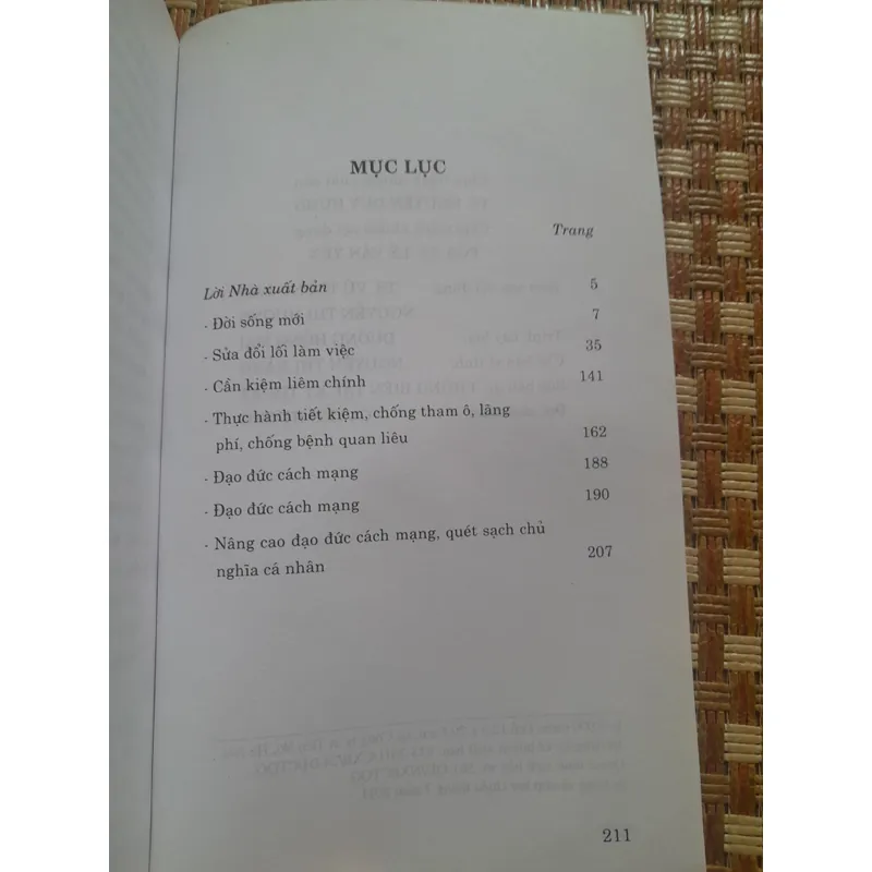 VỀ ĐẠO ĐỨC CÁCH MẠNG  735922