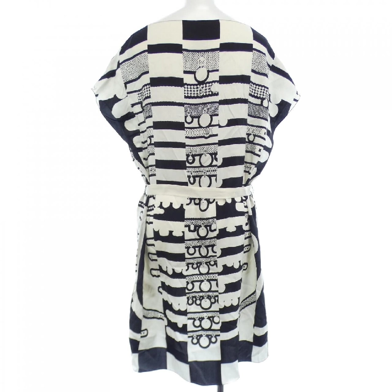 【Khuyến mãi】Đầm HERMES 653077