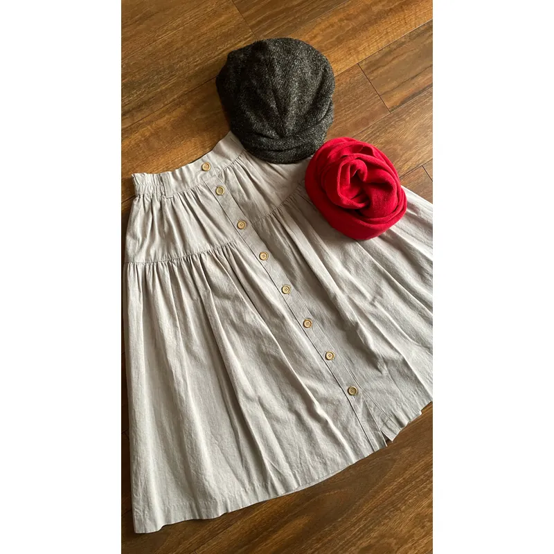 set 3 món - váy ghi size S+mũ len nâu+khăn len đỏ 720259