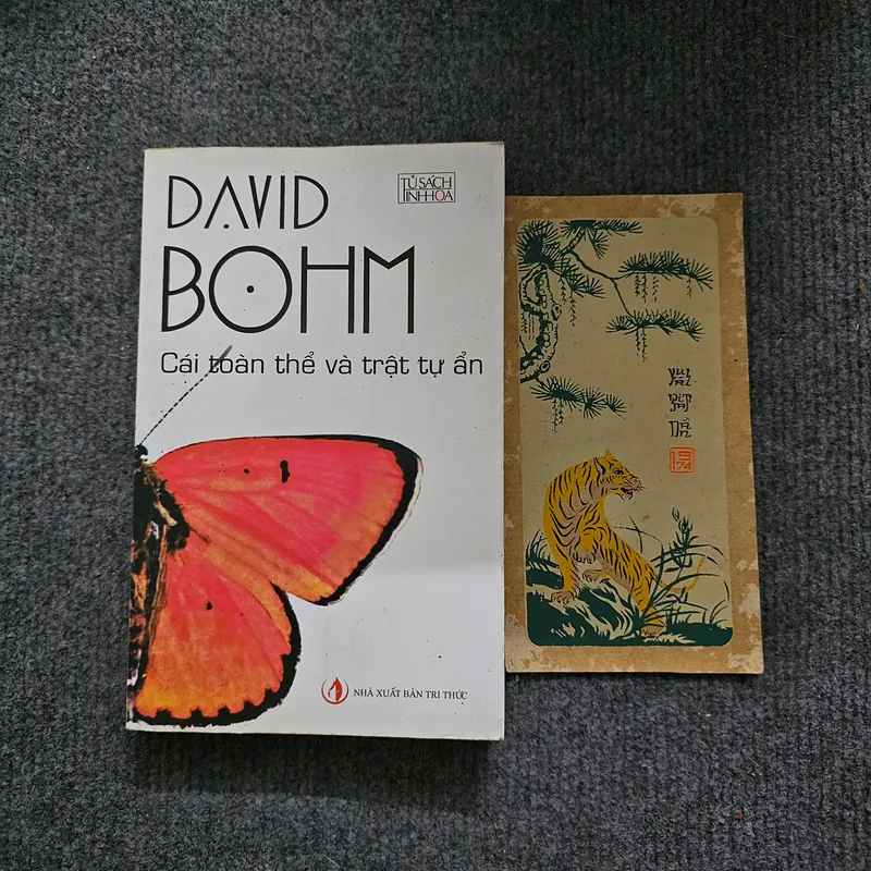 Cái toàn thể và trật tự ẩn 740517