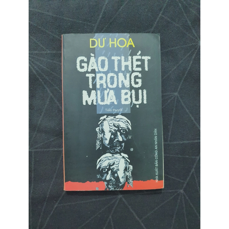 "Gào thét trong mưa bụi" - Dư Hoa 521563