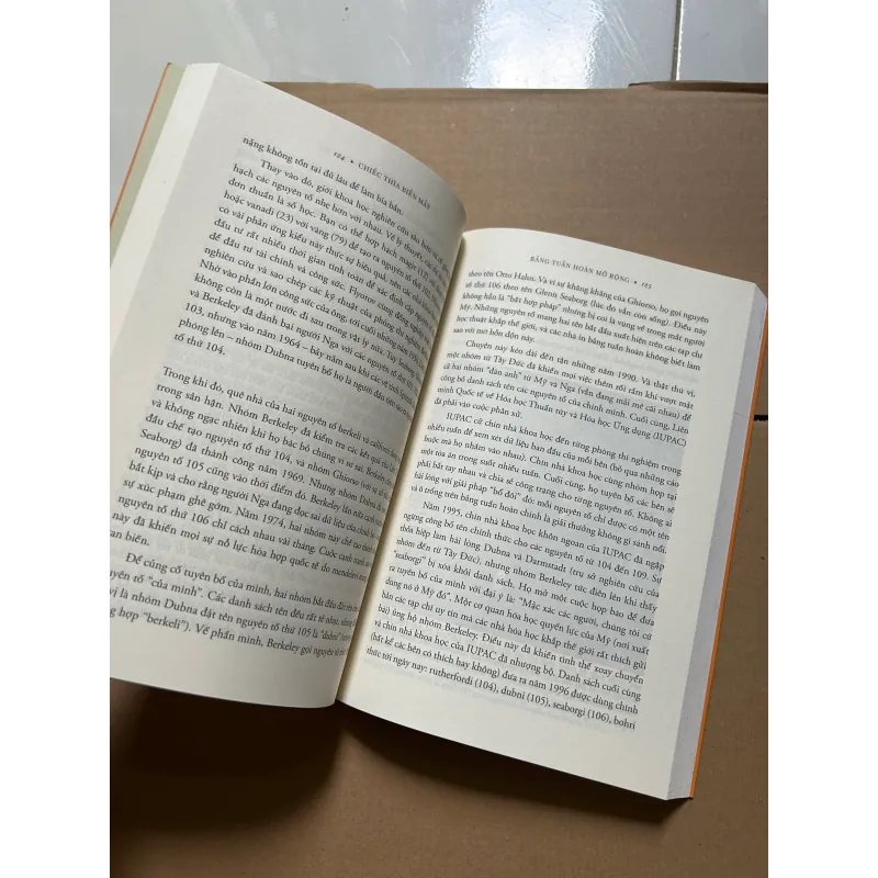 Chiếc thìa biến mất - Sam Kean 800061