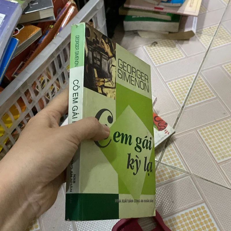 Cô em gái kỳ lạ của tác giả Georges Simenon 1059692