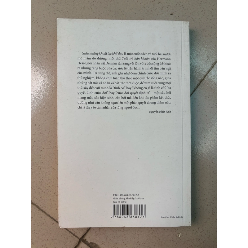 Sách Giữa những khoái lạc khổ đau - Trà Đoá 273801