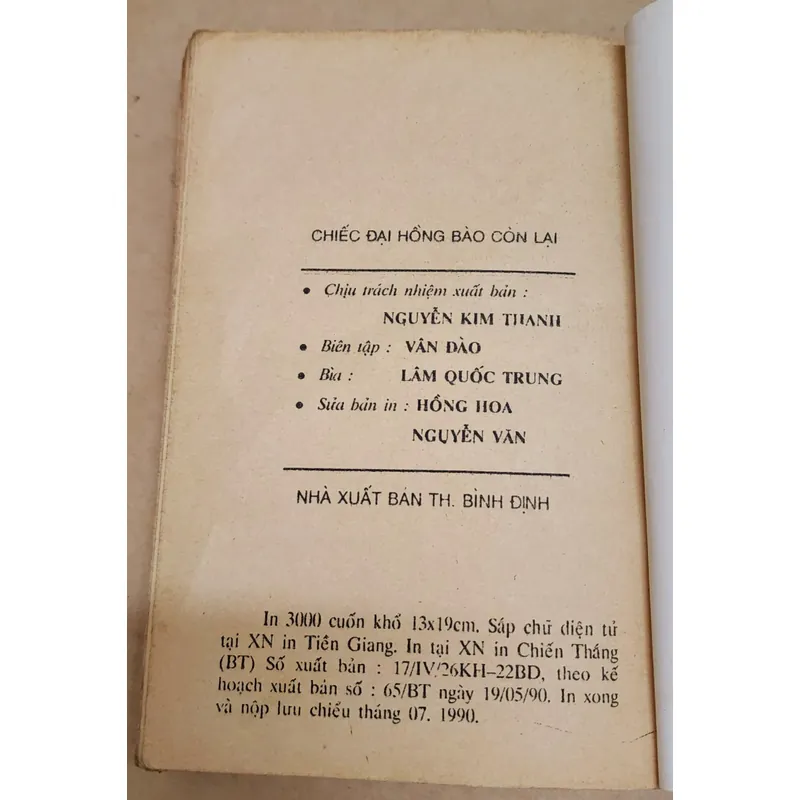 CHIẾC ĐẠI HỒNG BÀO CÒN LẠI - Phóng tác: Thanh Châu  732173