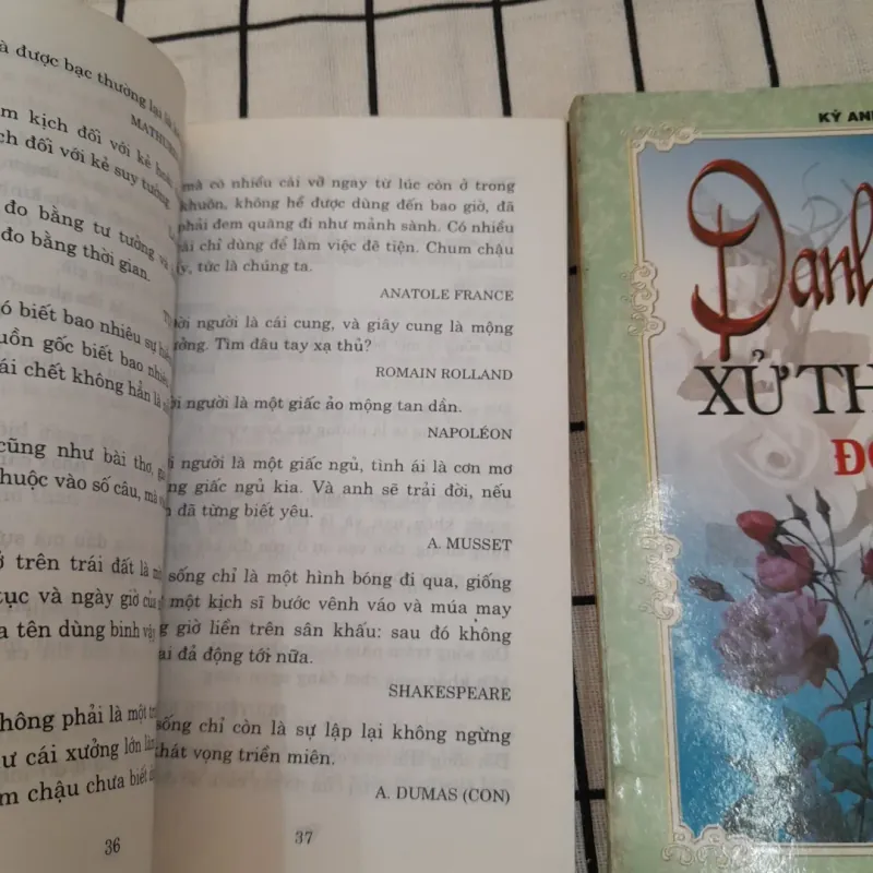 2 quyển DANH NGÔN CON NGƯỜI VÀ XỬ THẾ.  960674